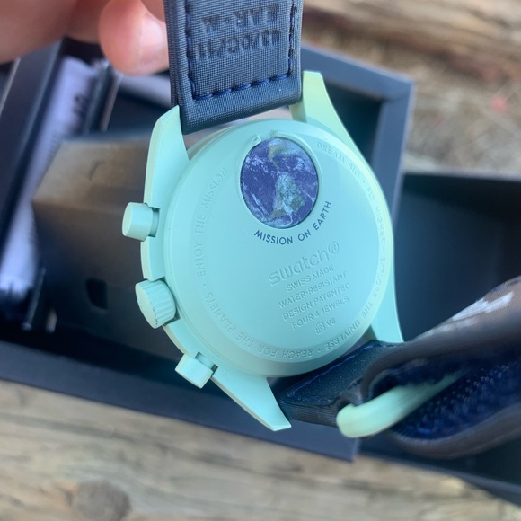 New Omega x Swatch Mission On Earth 🌎 MoonSwatch Mission To Earth With All Docs - Picture 8 of 8